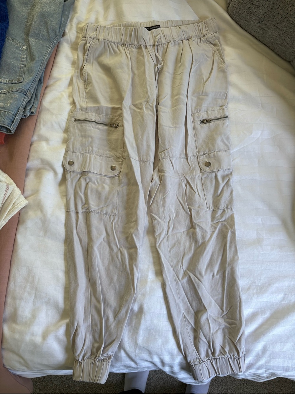 Banana Republic Lightweight Cargo Jogger Pants in Beige